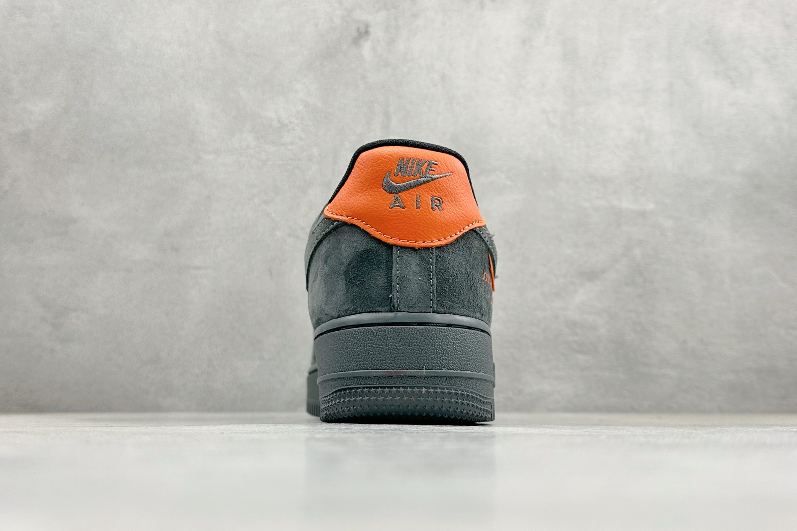 SC版NIke Air Force 1 '07 Low “马年限定--岩灰缀橙” 空军一号低帮 运动鞋 休闲鞋 FV3694-105 SC版NIke Air Force 1 '07 Low “马年限定--岩灰缀橙” 空军一号低帮 运动鞋 休闲鞋 FV3694-105
