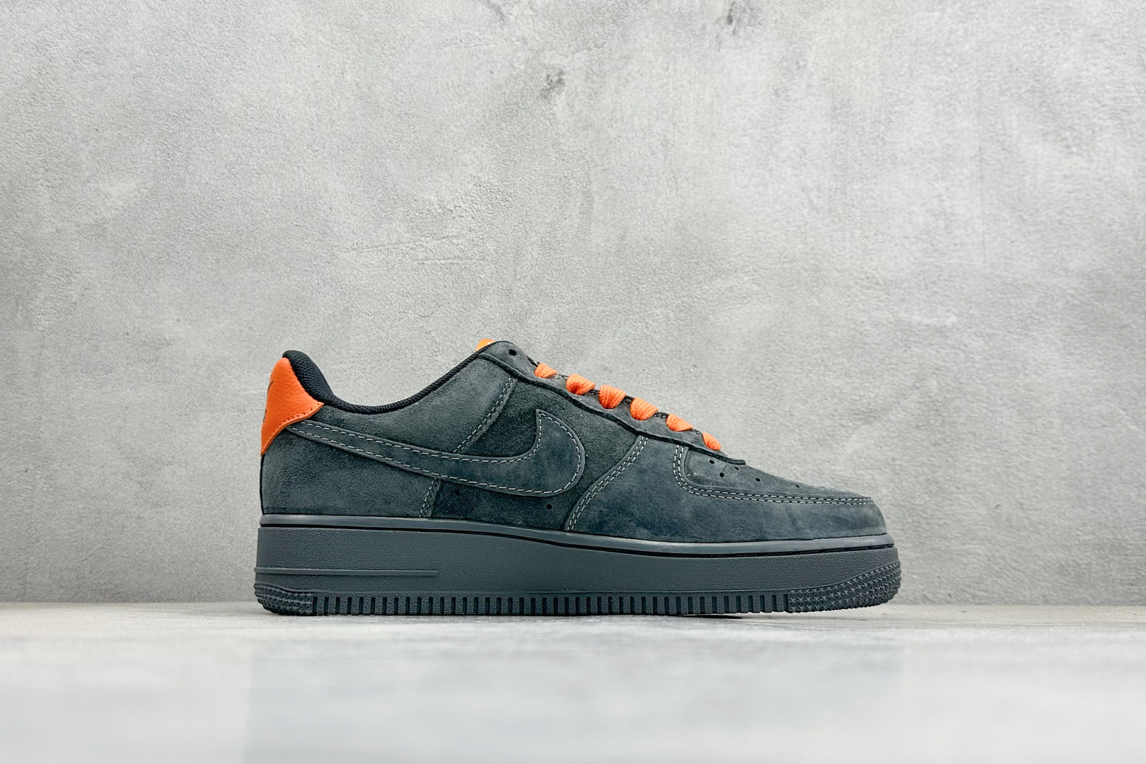 SC版NIke Air Force 1 '07 Low “马年限定--岩灰缀橙” 空军一号低帮 运动鞋 休闲鞋 FV3694-105 SC版NIke Air Force 1 '07 Low “马年限定--岩灰缀橙” 空军一号低帮 运动鞋 休闲鞋 FV3694-105