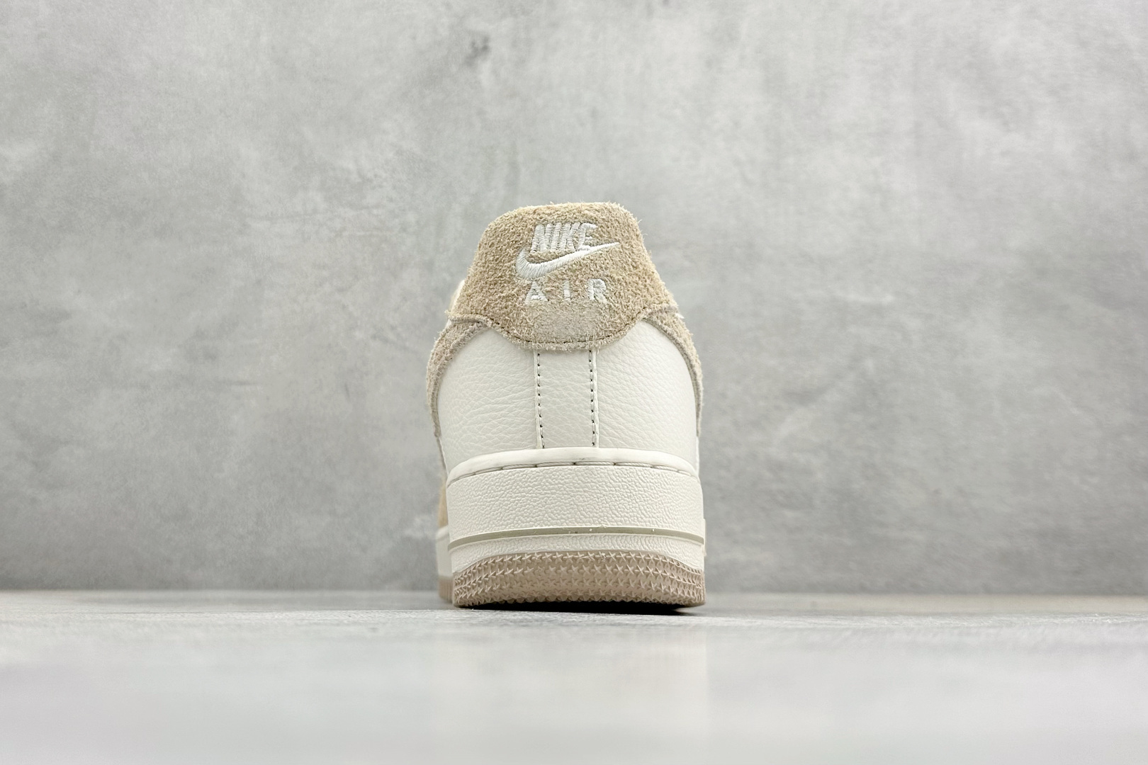 SC版NIke Air Force 1 '07 Low 奶白浅灰 空军一号低帮 HQ3905-001 SC版NIke Air Force 1 '07 Low 奶白浅灰 空军一号低帮 HQ3905-001