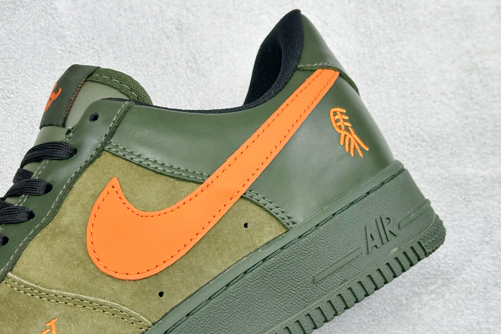 SC版NIke Air Force 1 '07 Low “马年限定--军绿橙星” 空军一号低帮 运动鞋 XY9025-010 SC版NIke Air Force 1 '07 Low “马年限定--军绿橙星” 空军一号低帮 运动鞋 XY9025-010