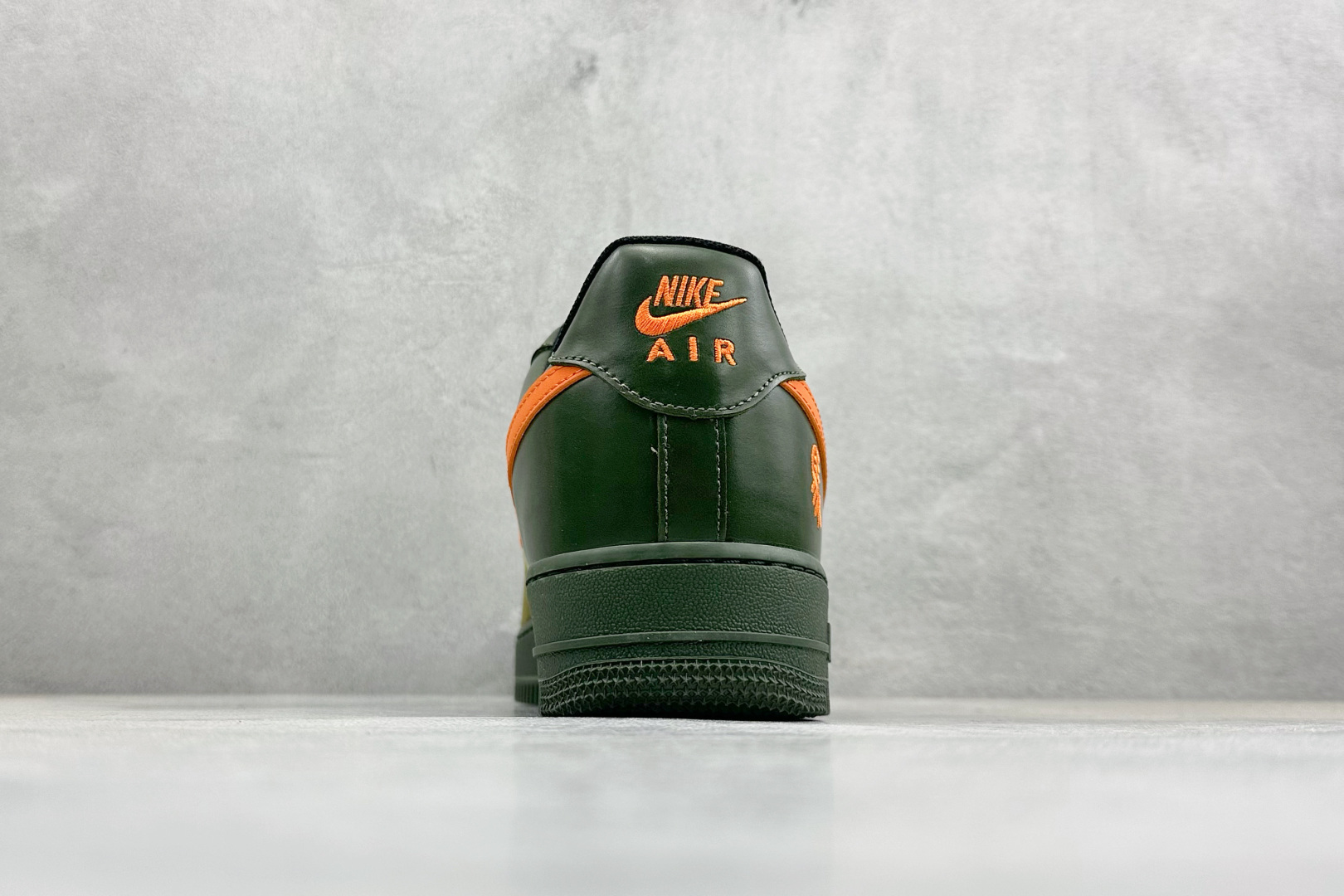 SC版NIke Air Force 1 '07 Low “马年限定--军绿橙星” 空军一号低帮 运动鞋 XY9025-010 SC版NIke Air Force 1 '07 Low “马年限定--军绿橙星” 空军一号低帮 运动鞋 XY9025-010
