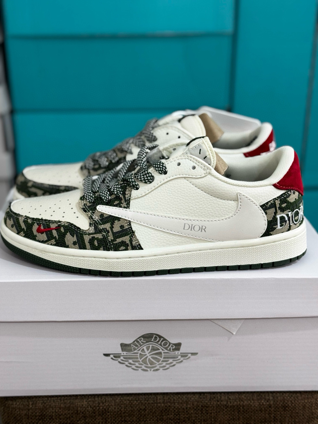 _dpv9sjFmAxKKipzg6TlRshm8W55O7r57qCJF1bg