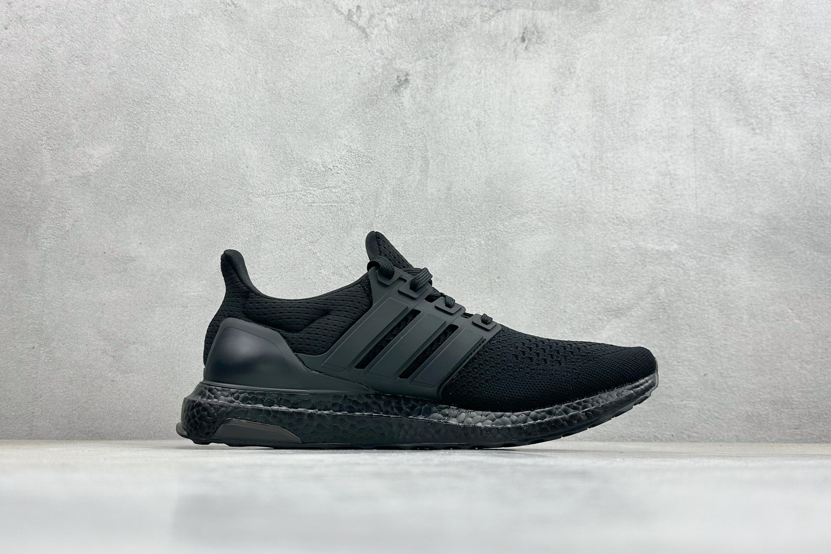 RS版Adidas Ultraboost 阿迪达斯 耐磨缓震休闲运动跑鞋 采用网材搭配反光皮革鞋面 配上