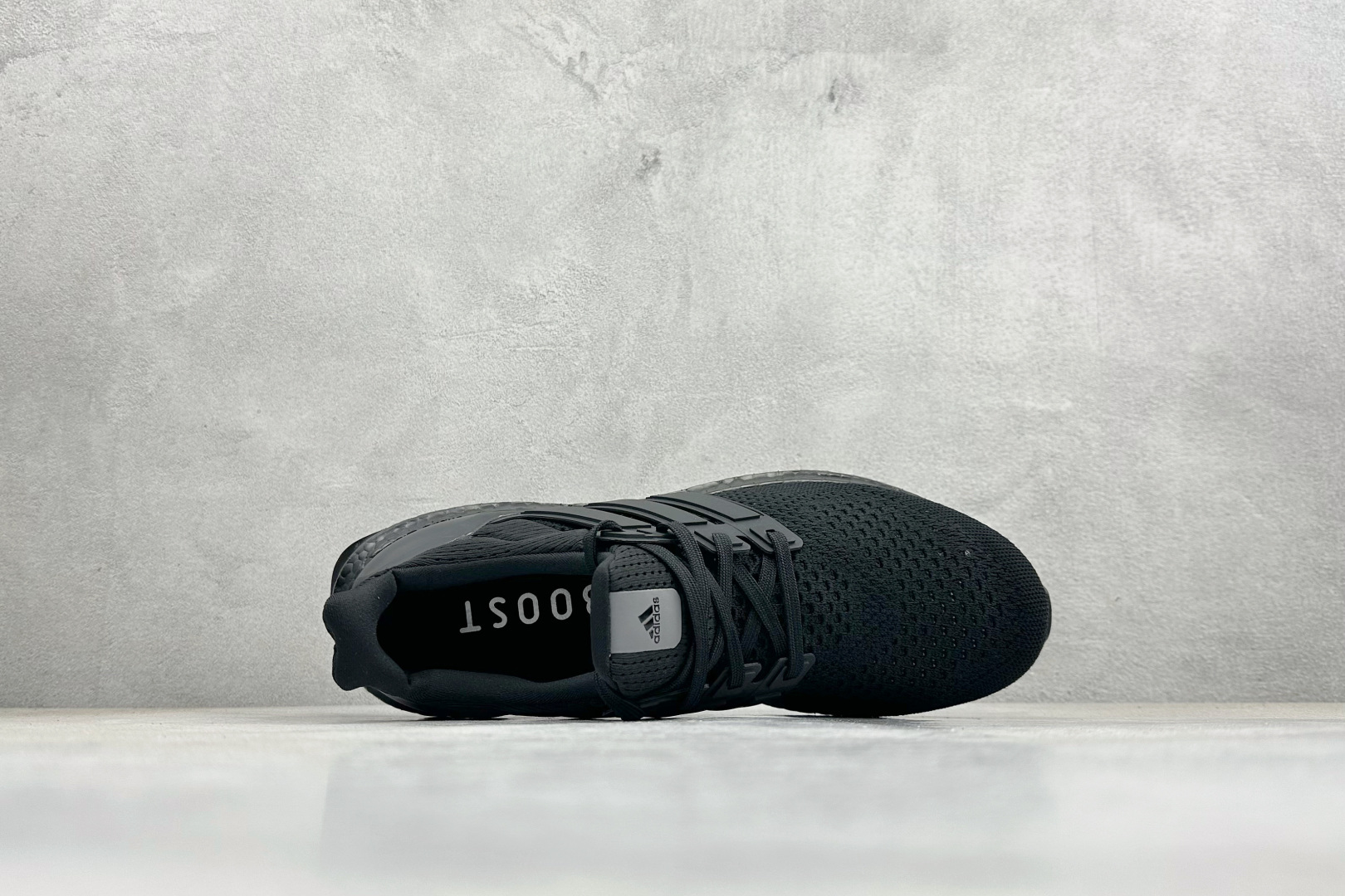 RS版Adidas Ultraboost 阿迪达斯 耐磨缓震休闲运动跑鞋 采用网材搭配反光皮革鞋面 配上