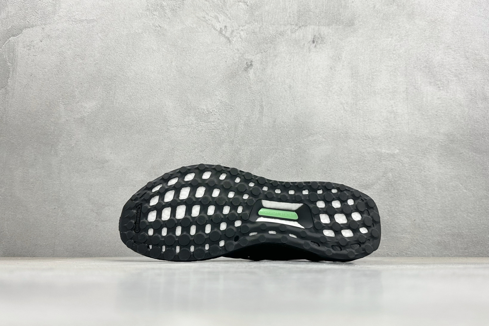 RS版Adidas Ultraboost 阿迪达斯 耐磨缓震休闲运动跑鞋 采用网材搭配反光皮革鞋面 配上