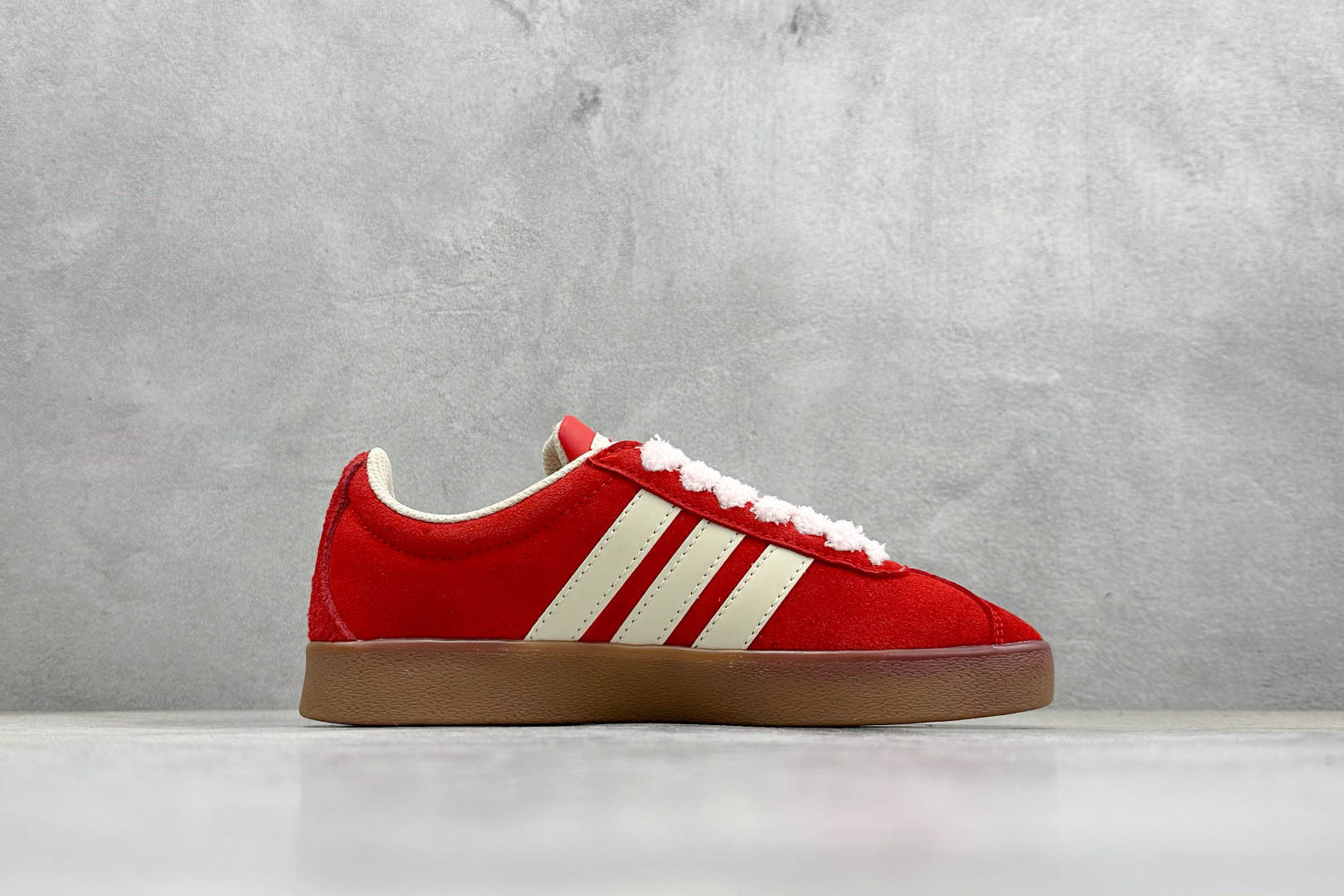 Adidas VI Court CLASSIC 三叶草休闲复古运动板鞋 KK3774 Adidas VI Court CLASSIC 三叶草休闲复古运动板鞋 KK3774