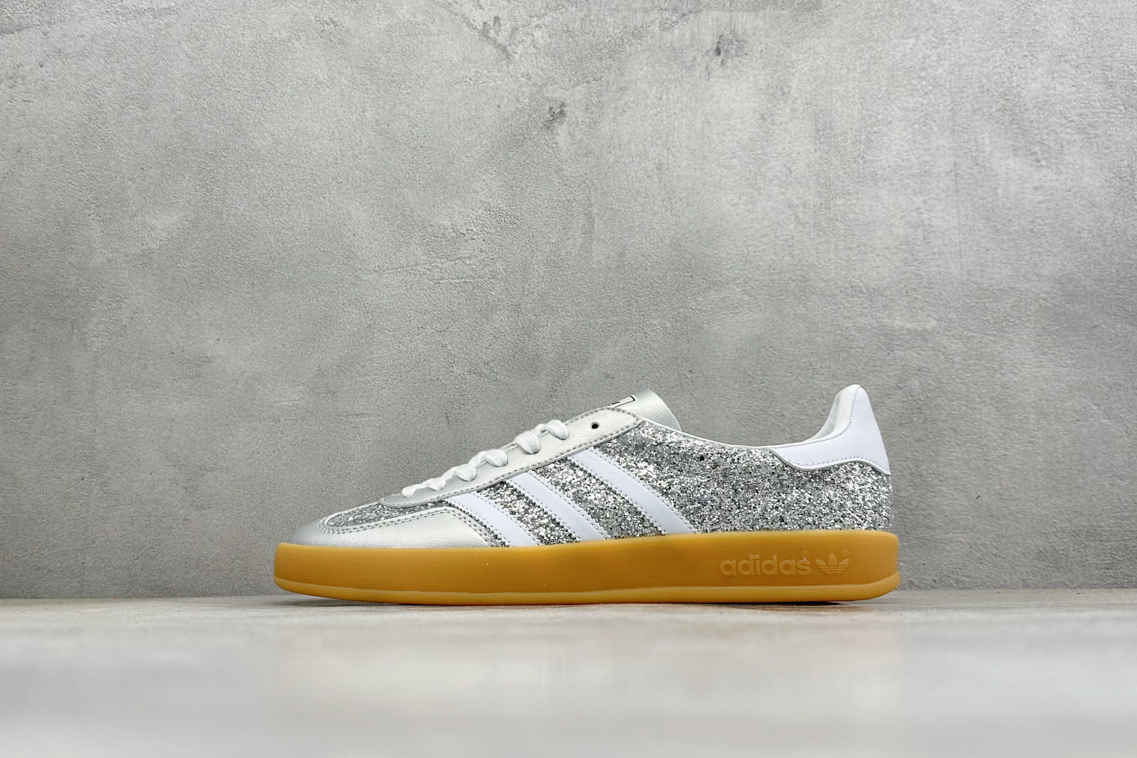 Adidas Originals Gazelle INdoor 阿迪达斯 三叶草休闲防滑耐磨低帮板鞋 JR1288 Adidas Originals Gazelle INdoor 阿迪达斯 三叶草休闲防滑耐磨低帮板鞋 JR1288