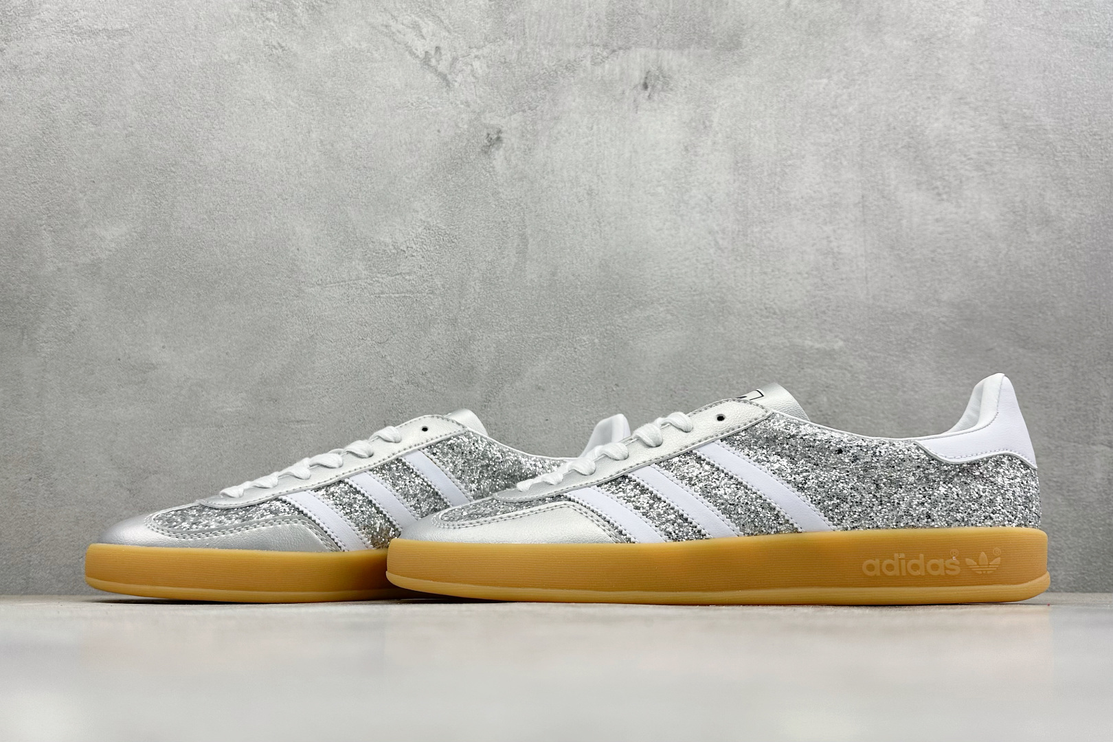 Adidas Originals Gazelle INdoor 阿迪达斯 三叶草休闲防滑耐磨低帮板鞋 JR1288 Adidas Originals Gazelle INdoor 阿迪达斯 三叶草休闲防滑耐磨低帮板鞋 JR1288