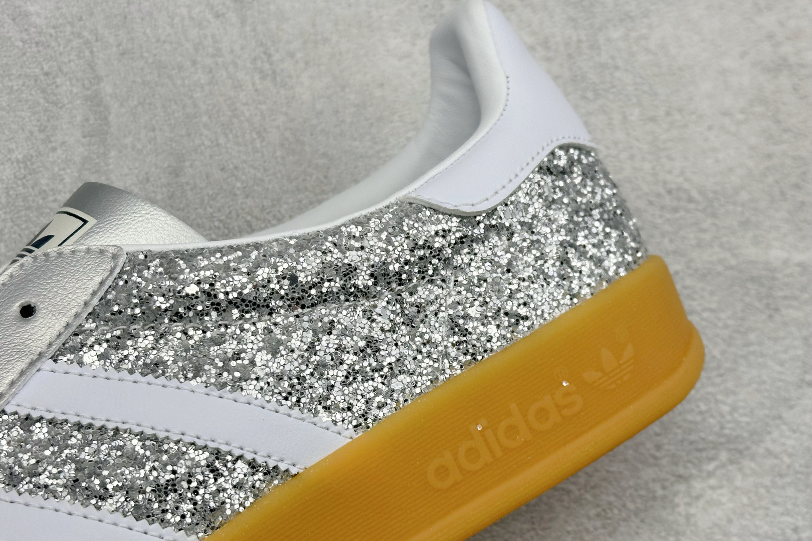 Adidas Originals Gazelle INdoor 阿迪达斯 三叶草休闲防滑耐磨低帮板鞋 JR1288 Adidas Originals Gazelle INdoor 阿迪达斯 三叶草休闲防滑耐磨低帮板鞋 JR1288
