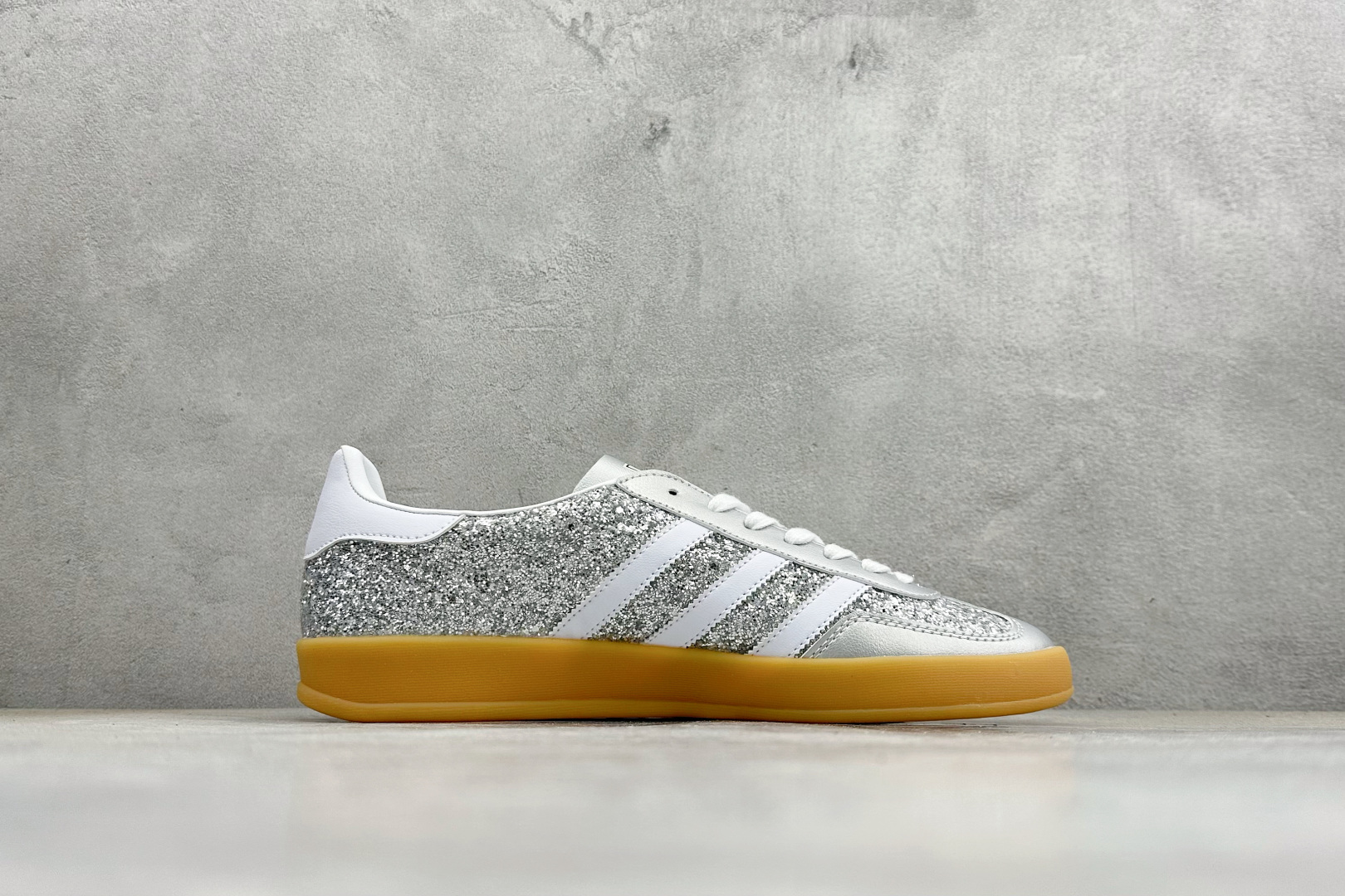 Adidas Originals Gazelle INdoor 阿迪达斯 三叶草休闲防滑耐磨低帮板鞋 JR1288 Adidas Originals Gazelle INdoor 阿迪达斯 三叶草休闲防滑耐磨低帮板鞋 JR1288