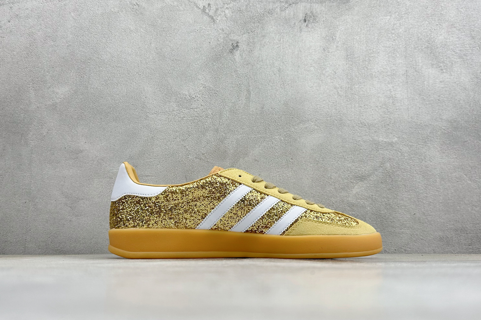Adidas Originals Gazelle INdoor 阿迪达斯 三叶草休闲防滑耐磨低帮板鞋 JR1266 Adidas Originals Gazelle INdoor 阿迪达斯 三叶草休闲防滑耐磨低帮板鞋 JR1266