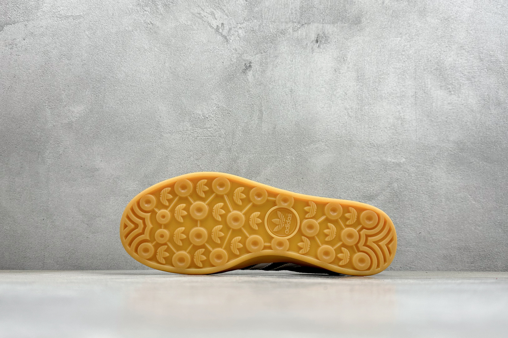 Adidas Originals Gazelle INdoor 阿迪达斯 三叶草休闲防滑耐磨低帮板鞋 JR1266 Adidas Originals Gazelle INdoor 阿迪达斯 三叶草休闲防滑耐磨低帮板鞋 JR1266