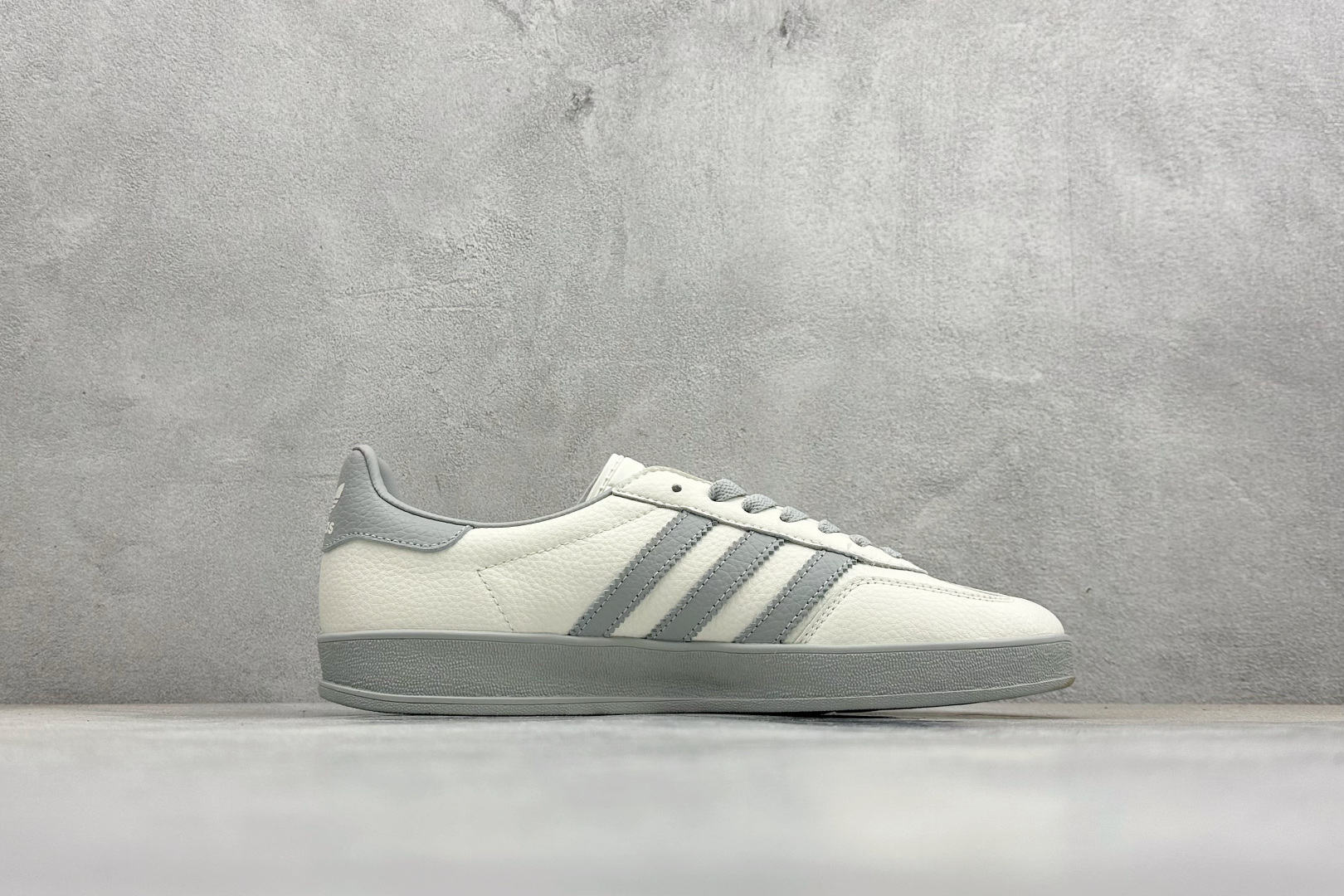 Adidas Originals Gazelle Indoor 三叶草复古休闲防滑耐磨低帮板鞋 DD6620 Adidas Originals Gazelle Indoor 三叶草复古休闲防滑耐磨低帮板鞋 DD6620