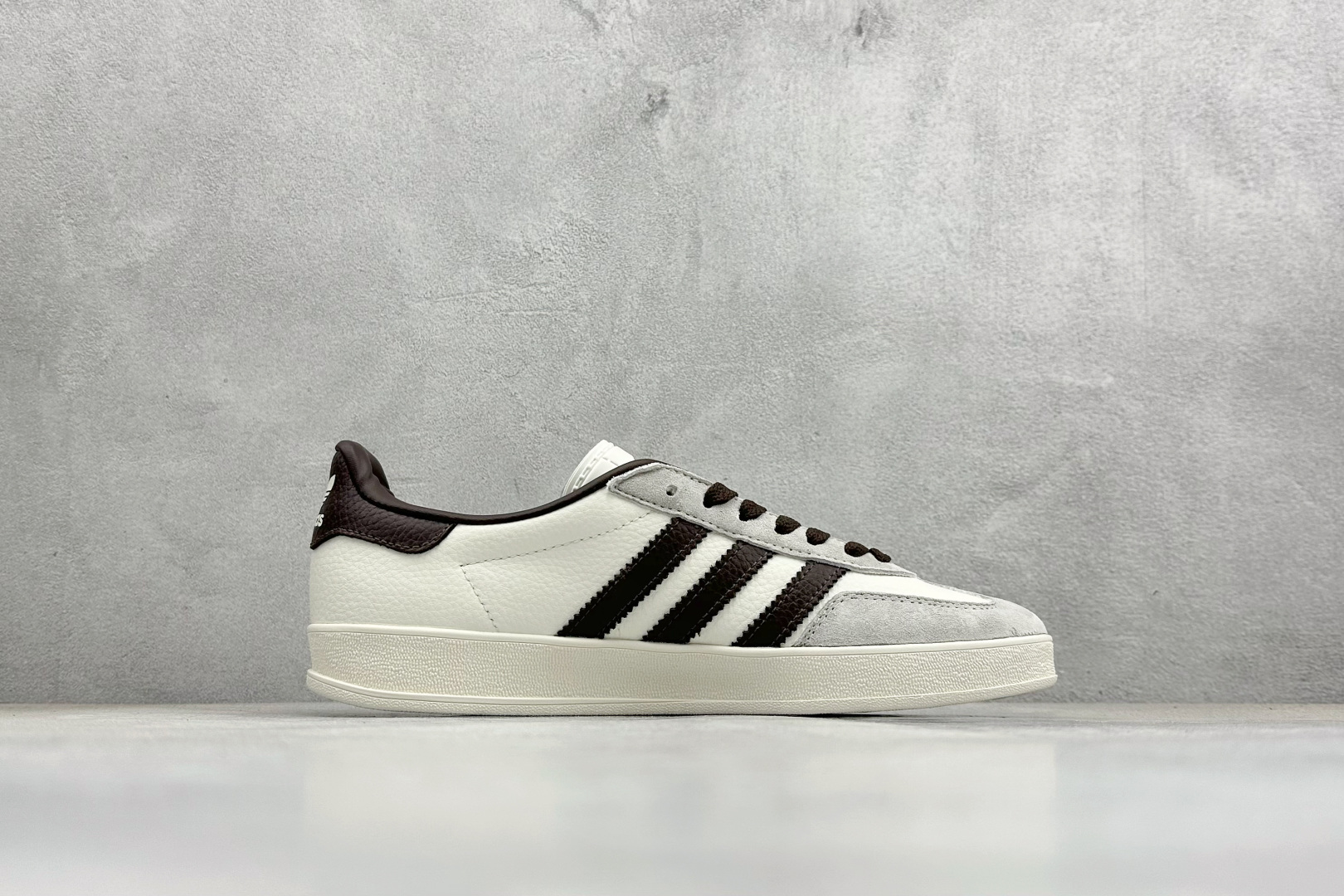 Adidas Originals Gazelle Indoor 三叶草复古休闲防滑耐磨低帮板鞋 DD6618 Adidas Originals Gazelle Indoor 三叶草复古休闲防滑耐磨低帮板鞋 DD6618