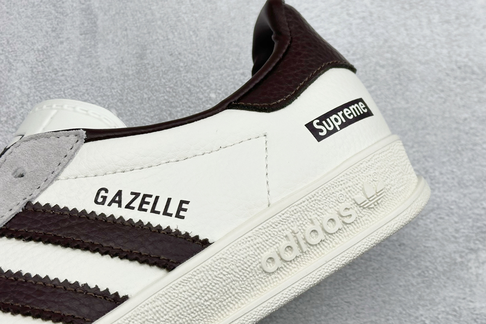 Adidas Originals Gazelle Indoor 三叶草复古休闲防滑耐磨低帮板鞋 DD6618 Adidas Originals Gazelle Indoor 三叶草复古休闲防滑耐磨低帮板鞋 DD6618