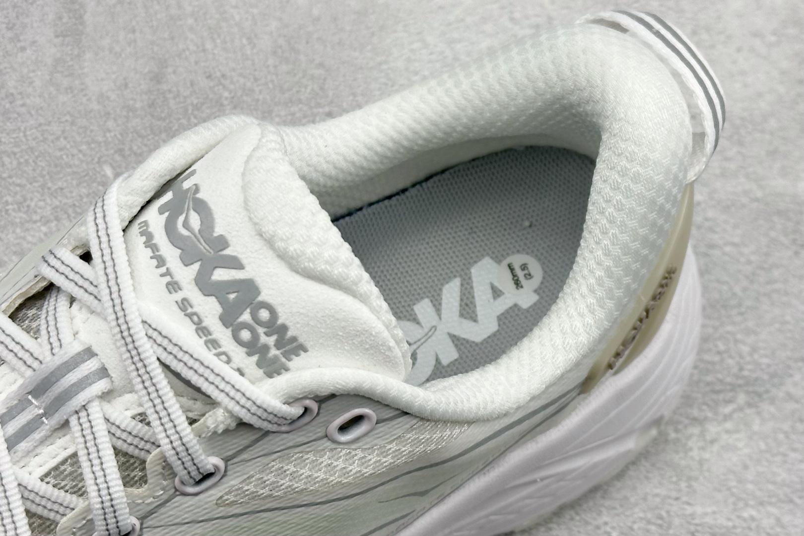 Hoka One One Mafate Speed 2 玛法特低帮厚底轻量户外运动鞋 1126851-WLRC Hoka One One Mafate Speed 2 玛法特低帮厚底轻量户外运动鞋 1126851-WLRC