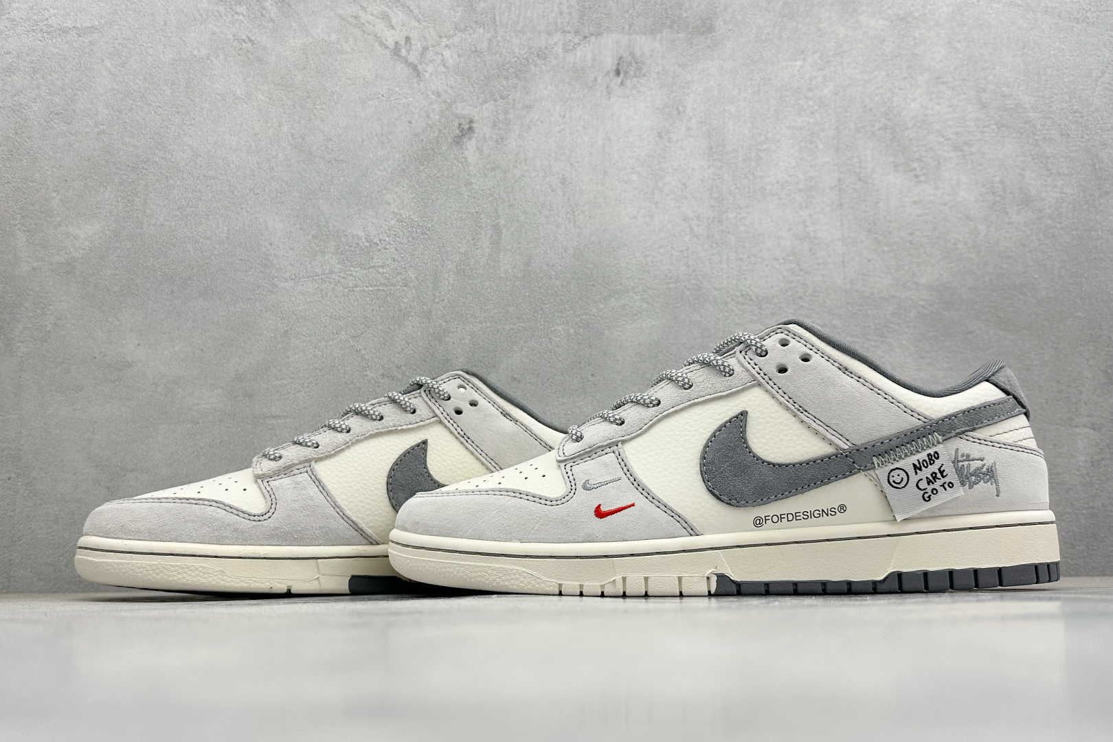 Nike SB Dunk Low“斯图西系列——贴布灰勾” 周年高端定制 低帮休闲板鞋 YX5066-296 Nike SB Dunk Low“斯图西系列——贴布灰勾” 周年高端定制 低帮休闲板鞋 YX5066-296