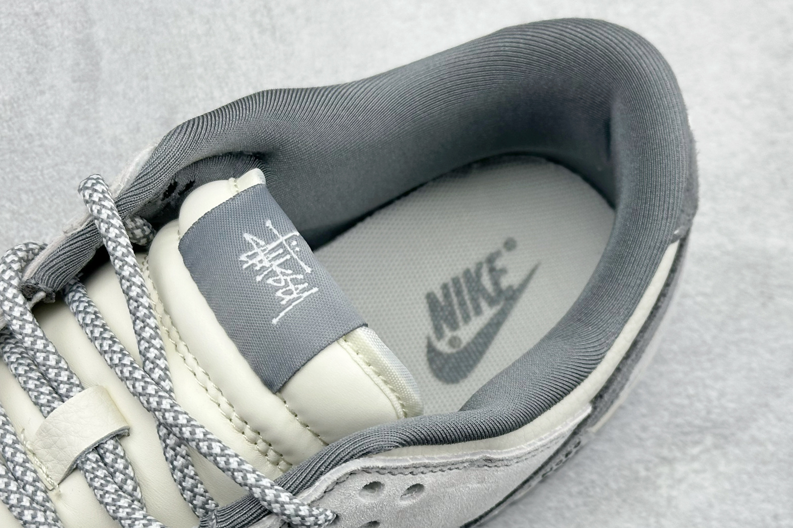 Nike SB Dunk Low“斯图西系列——贴布灰勾” 周年高端定制 低帮休闲板鞋 YX5066-296 Nike SB Dunk Low“斯图西系列——贴布灰勾” 周年高端定制 低帮休闲板鞋 YX5066-296