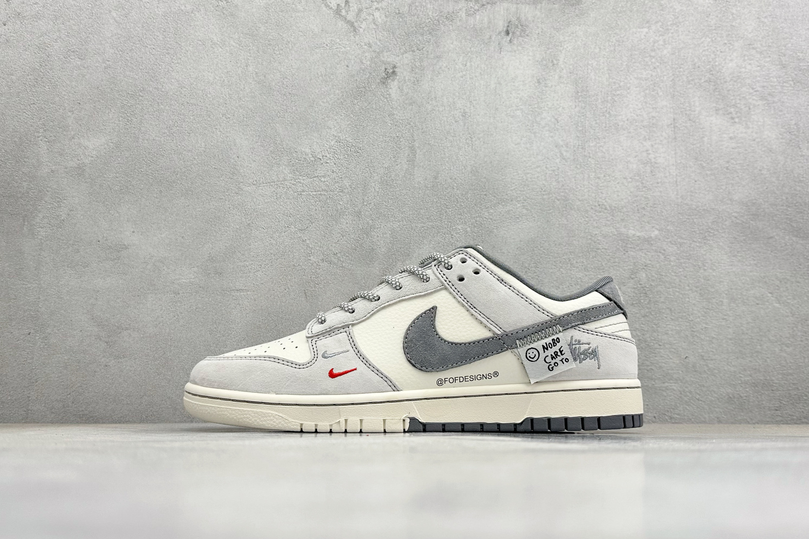 Nike SB Dunk Low“斯图西系列——贴布灰勾” 周年高端定制 低帮休闲板鞋 YX5066-296 Nike SB Dunk Low“斯图西系列——贴布灰勾” 周年高端定制 低帮休闲板鞋 YX5066-296