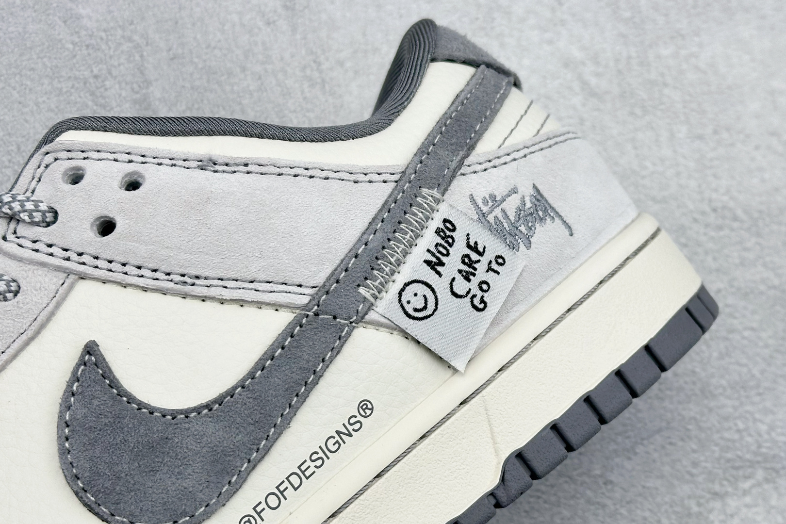 Nike SB Dunk Low“斯图西系列——贴布灰勾” 周年高端定制 低帮休闲板鞋 YX5066-296 Nike SB Dunk Low“斯图西系列——贴布灰勾” 周年高端定制 低帮休闲板鞋 YX5066-296