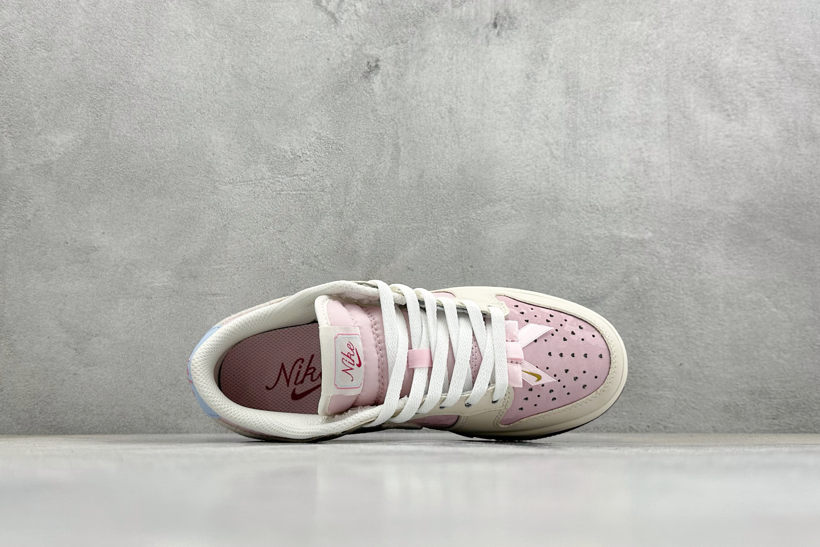 Nike SB Dunk Low“情人节限定发售!奶白 + 柔雾粉的渐变配色像裹了层春日薄纱 IQ1145-610 Nike SB Dunk Low“情人节限定发售!奶白 + 柔雾粉的渐变配色像裹了层春日薄纱 IQ1145-610
