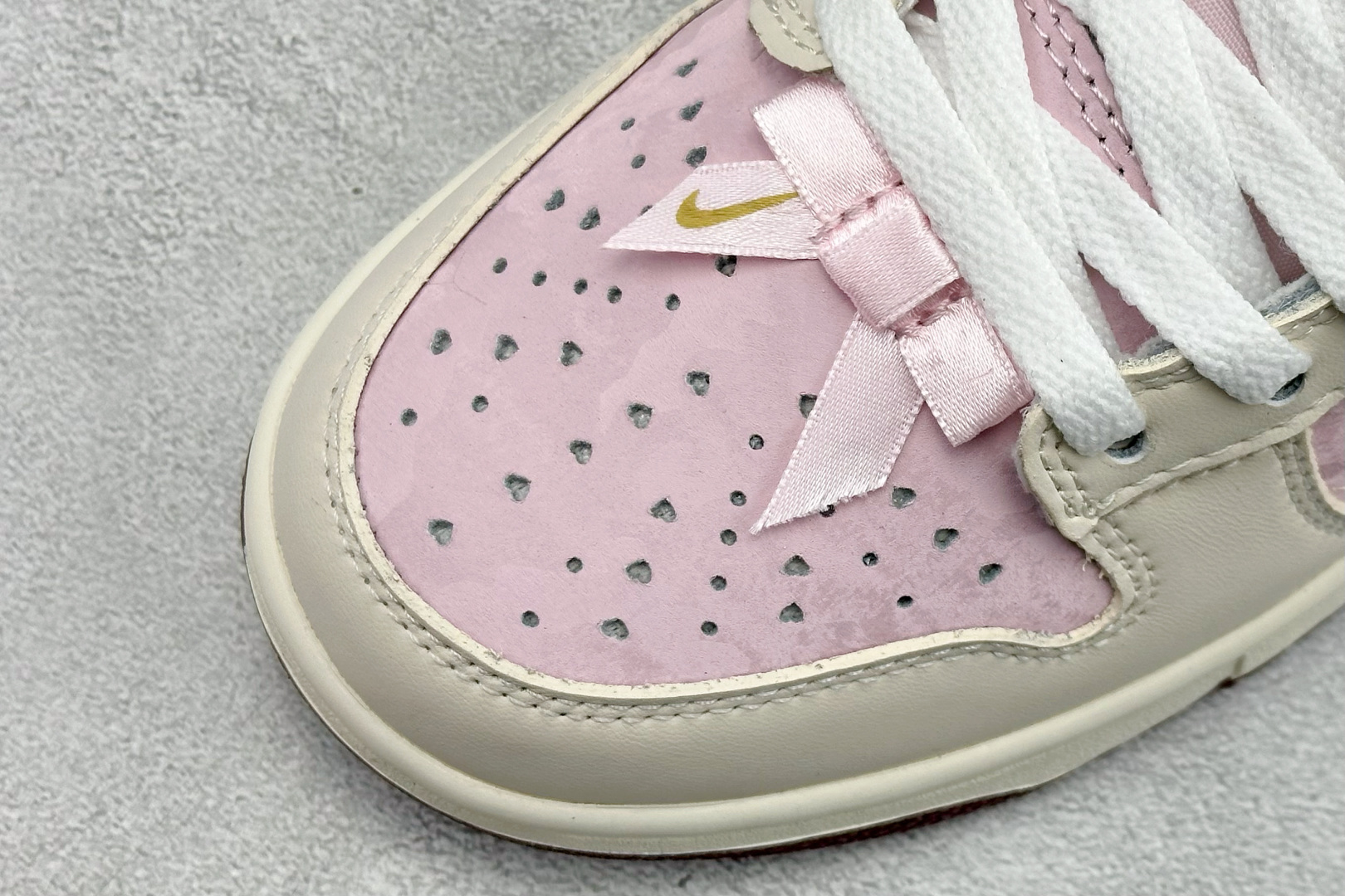 Nike SB Dunk Low“情人节限定发售!奶白 + 柔雾粉的渐变配色像裹了层春日薄纱 IQ1145-610 Nike SB Dunk Low“情人节限定发售!奶白 + 柔雾粉的渐变配色像裹了层春日薄纱 IQ1145-610