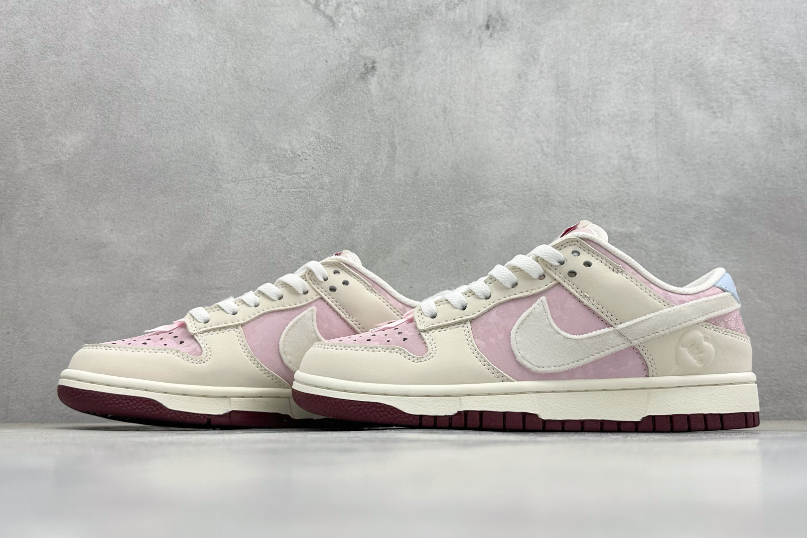 Nike SB Dunk Low“情人节限定发售!奶白 + 柔雾粉的渐变配色像裹了层春日薄纱 IQ1145-610 Nike SB Dunk Low“情人节限定发售!奶白 + 柔雾粉的渐变配色像裹了层春日薄纱 IQ1145-610