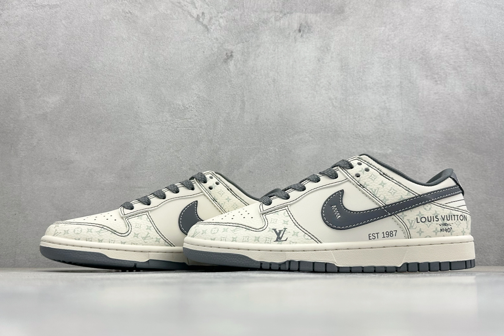 Nike SB Dunk Low“ LV联名——花纹灰勾” 周年高端定制 低帮休闲板鞋 YX5066-366 Nike SB Dunk Low“ LV联名——花纹灰勾” 周年高端定制 低帮休闲板鞋 YX5066-366