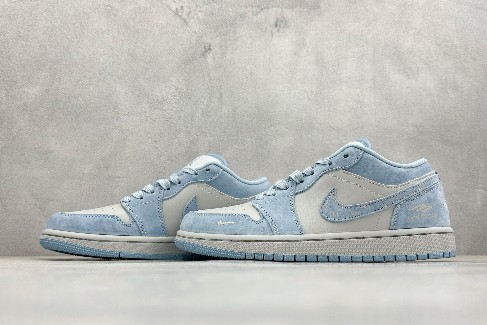 Air Jordan 1 Low AJ1 乔1巴黎世家联名 低帮复古篮球鞋 QJ1988-009 Air Jordan 1 Low AJ1 乔1巴黎世家联名 低帮复古篮球鞋 QJ1988-009