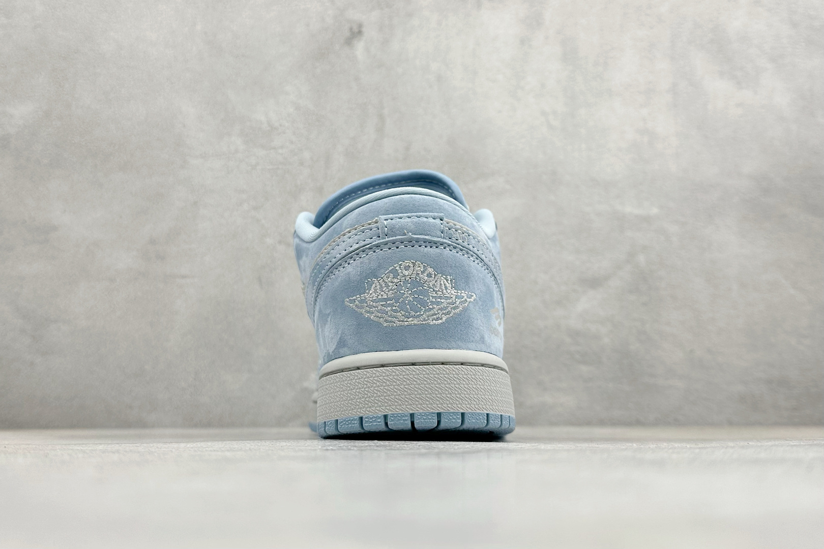 Air Jordan 1 Low AJ1 乔1巴黎世家联名 低帮复古篮球鞋 QJ1988-009 Air Jordan 1 Low AJ1 乔1巴黎世家联名 低帮复古篮球鞋 QJ1988-009