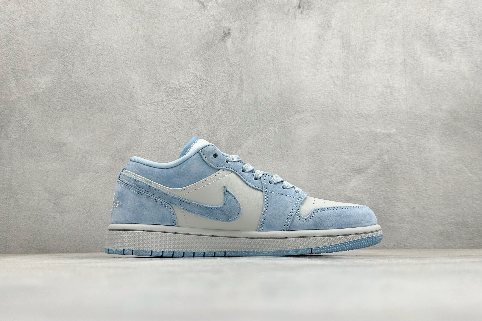 Air Jordan 1 Low AJ1 乔1巴黎世家联名 低帮复古篮球鞋 QJ1988-009 Air Jordan 1 Low AJ1 乔1巴黎世家联名 低帮复古篮球鞋 QJ1988-009