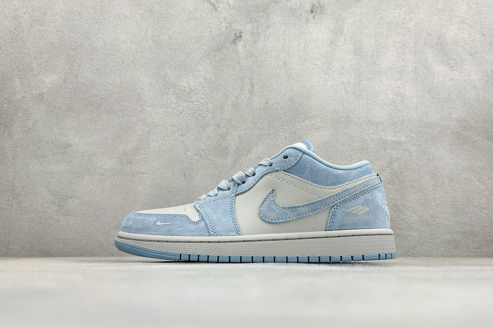 Air Jordan 1 Low AJ1 乔1巴黎世家联名 低帮复古篮球鞋 QJ1988-009 Air Jordan 1 Low AJ1 乔1巴黎世家联名 低帮复古篮球鞋 QJ1988-009