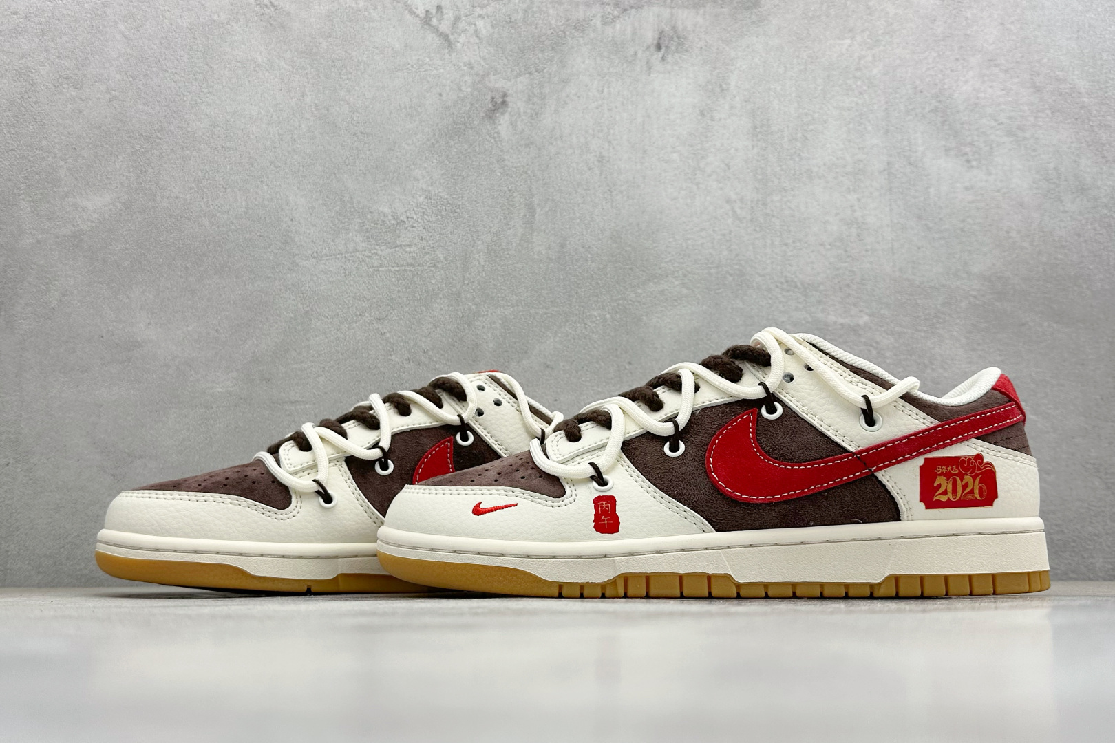 Nike SB Dunk Low 马年专属 白棕撞色 高端定制 低帮休闲板鞋 YX5066-C66 Nike SB Dunk Low 马年专属 白棕撞色 高端定制 低帮休闲板鞋 YX5066-C66