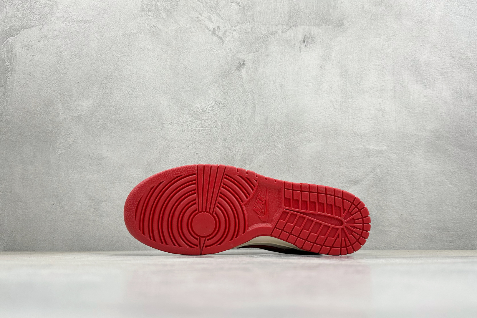 Nike SB Dunk Low ”马年限定款“——白咖啡红” 高端定制 低帮休闲板鞋 YF9511-927 Nike SB Dunk Low ”马年限定款“——白咖啡红” 高端定制 低帮休闲板鞋 YF9511-927