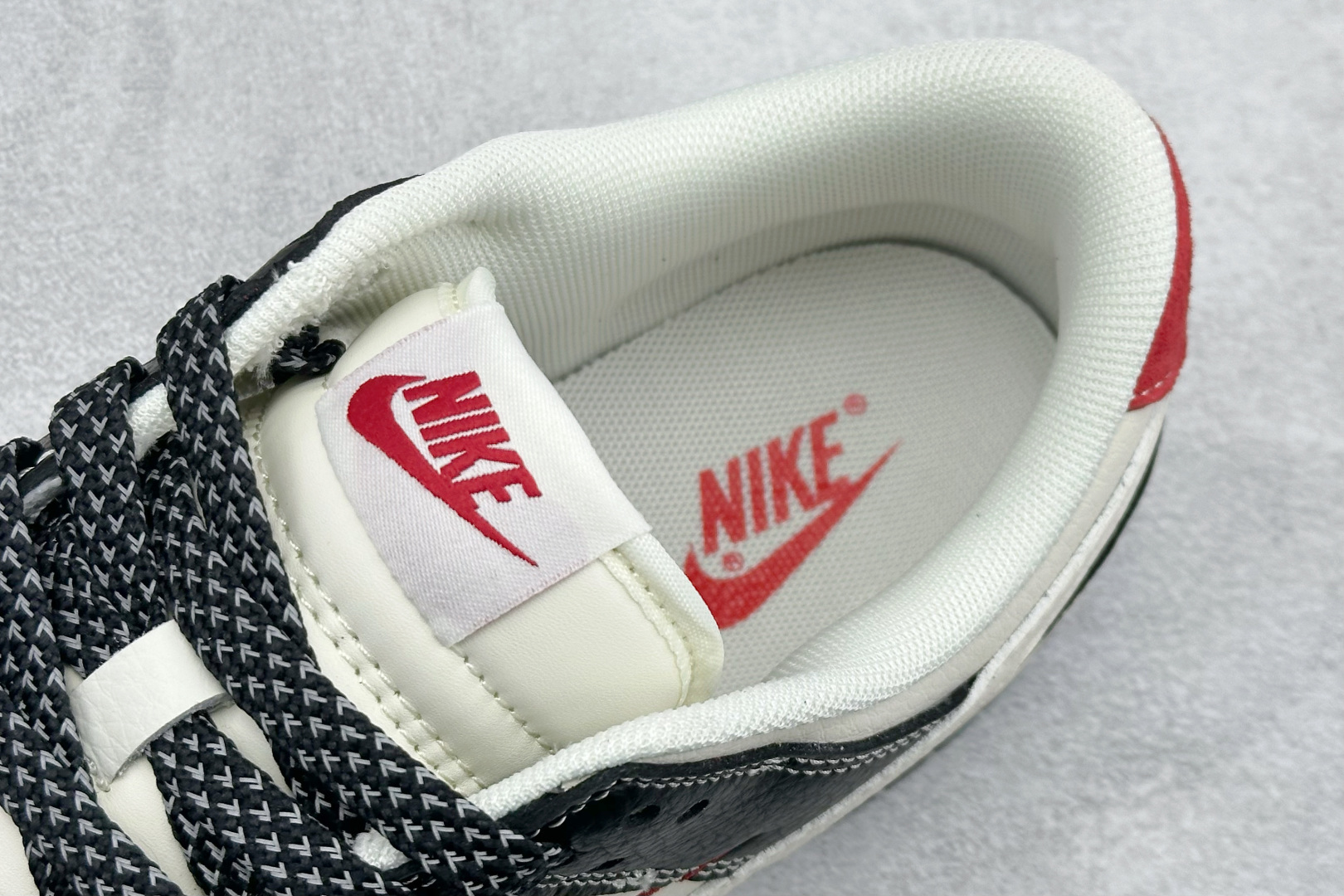 Nike SB Dunk Low ”马年限定款“ 高端定制 低帮休闲板鞋 LX1988-821 Nike SB Dunk Low ”马年限定款“ 高端定制 低帮休闲板鞋 LX1988-821