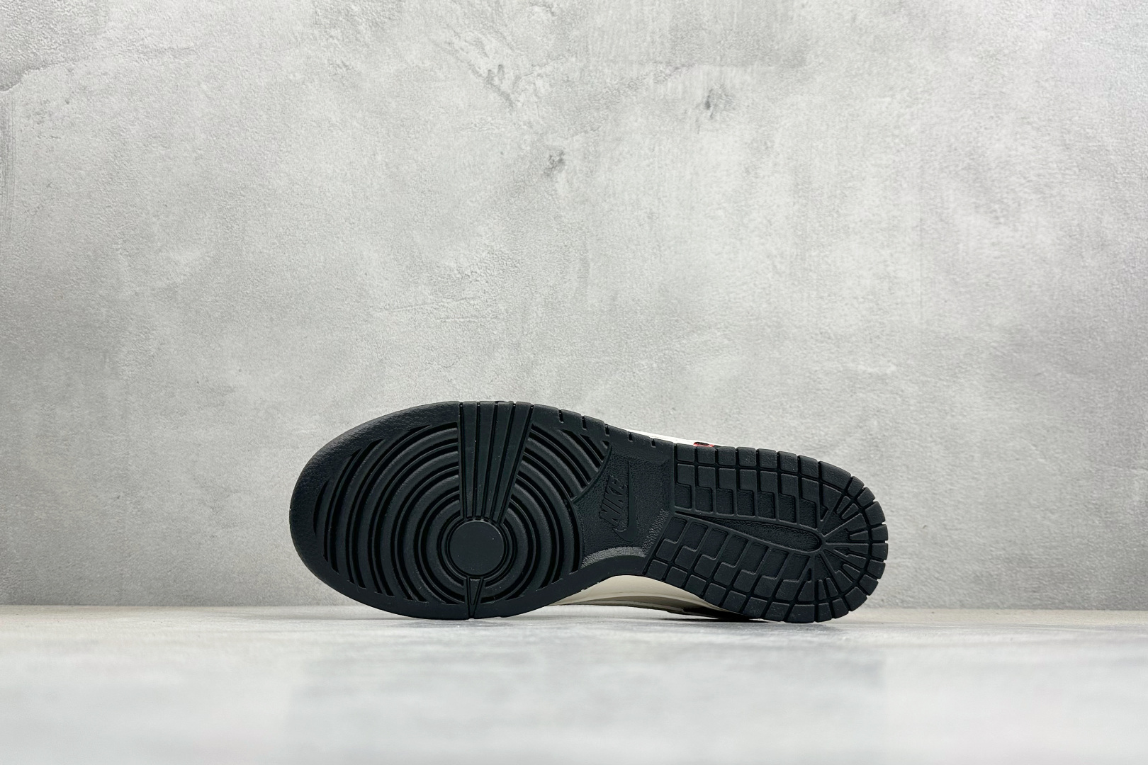 Nike SB Dunk Low ”马年限定款“ 高端定制 低帮休闲板鞋 LX1988-821 Nike SB Dunk Low ”马年限定款“ 高端定制 低帮休闲板鞋 LX1988-821