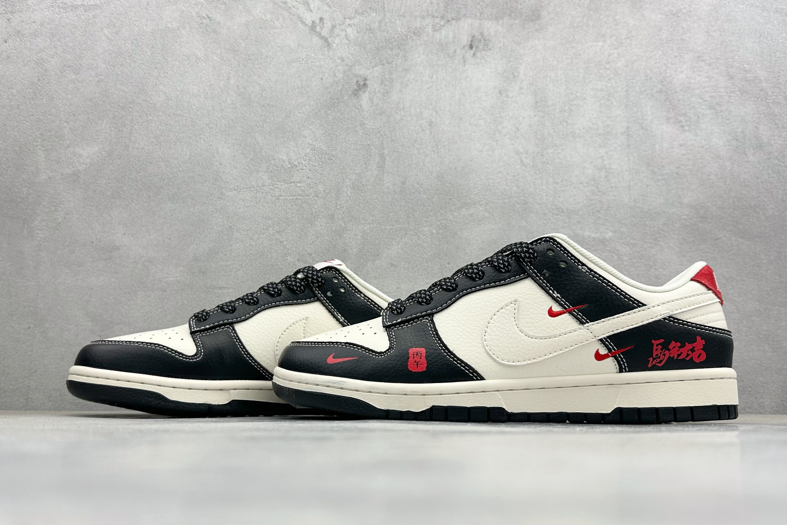Nike SB Dunk Low ”马年限定款“ 高端定制 低帮休闲板鞋 LX1988-821 Nike SB Dunk Low ”马年限定款“ 高端定制 低帮休闲板鞋 LX1988-821
