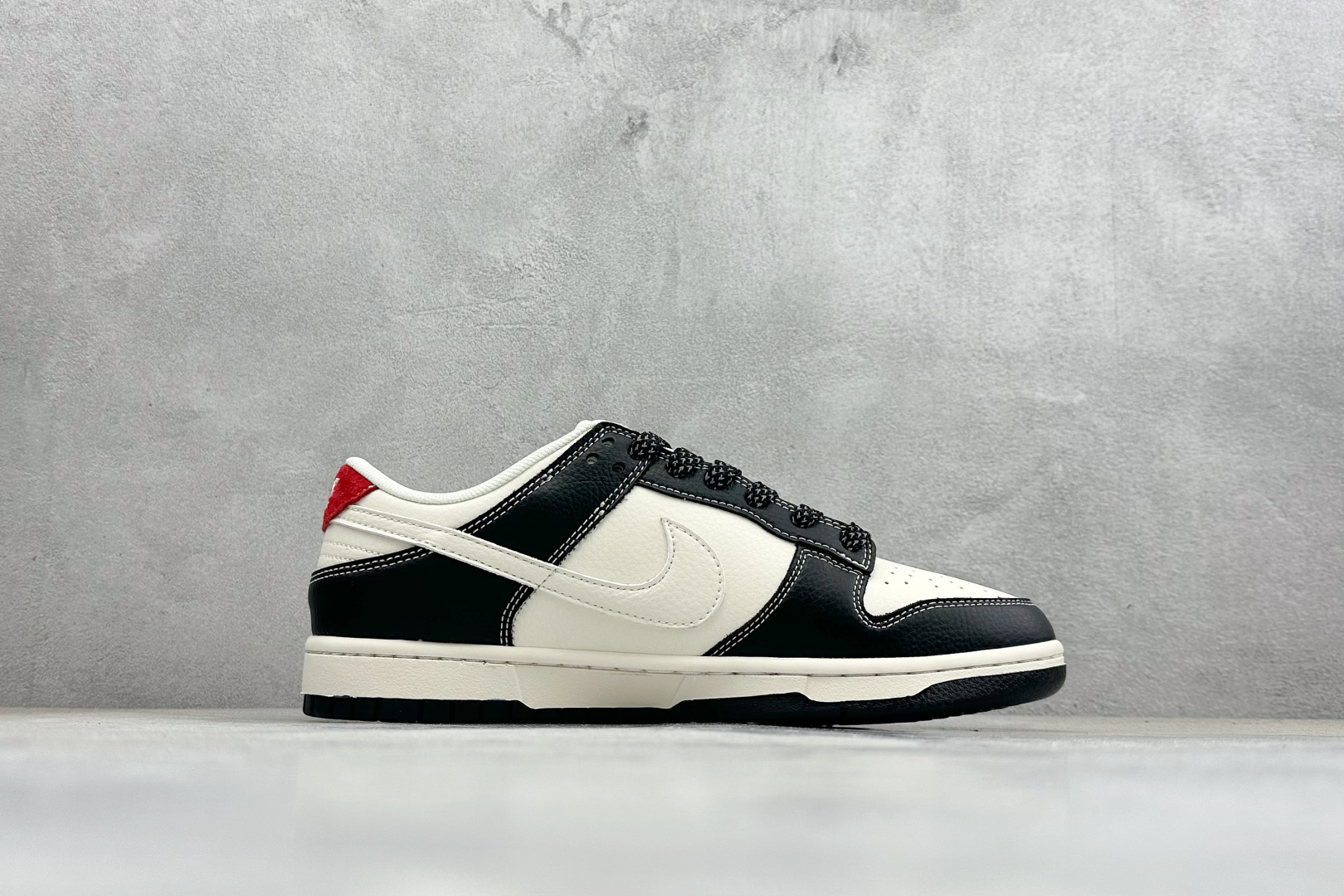 Nike SB Dunk Low ”马年限定款“ 高端定制 低帮休闲板鞋 LX1988-821 Nike SB Dunk Low ”马年限定款“ 高端定制 低帮休闲板鞋 LX1988-821