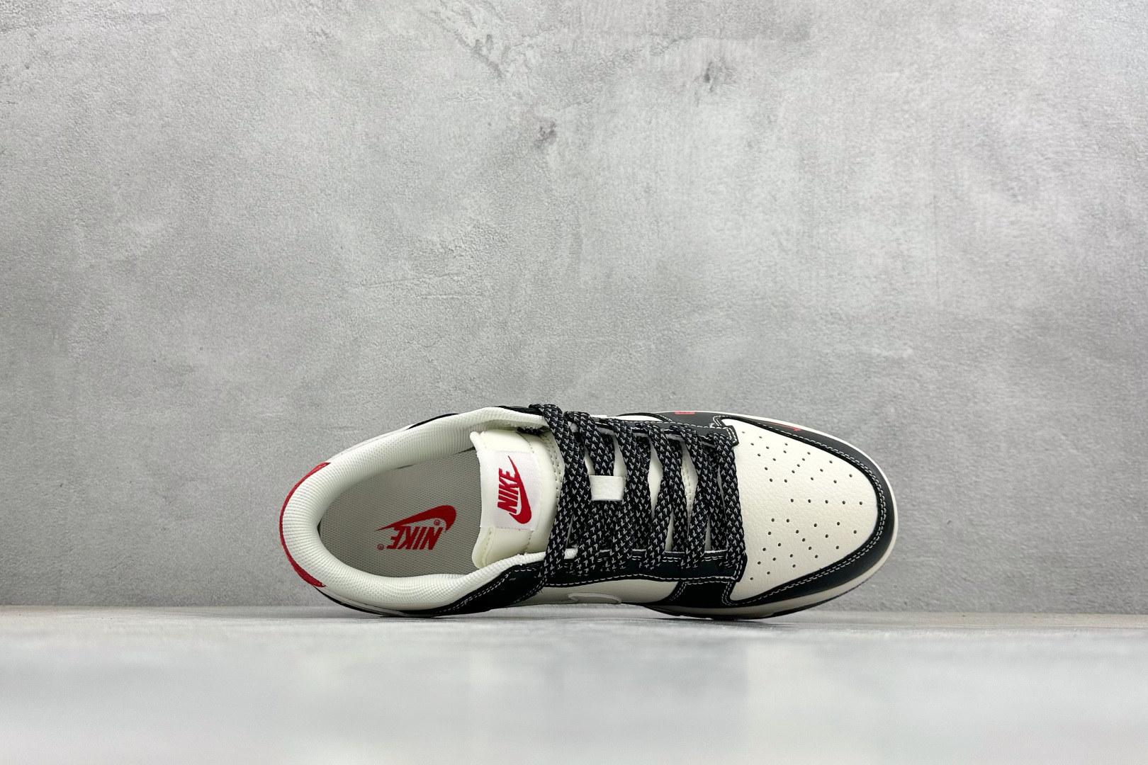 Nike SB Dunk Low ”马年限定款“ 高端定制 低帮休闲板鞋 LX1988-821 Nike SB Dunk Low ”马年限定款“ 高端定制 低帮休闲板鞋 LX1988-821