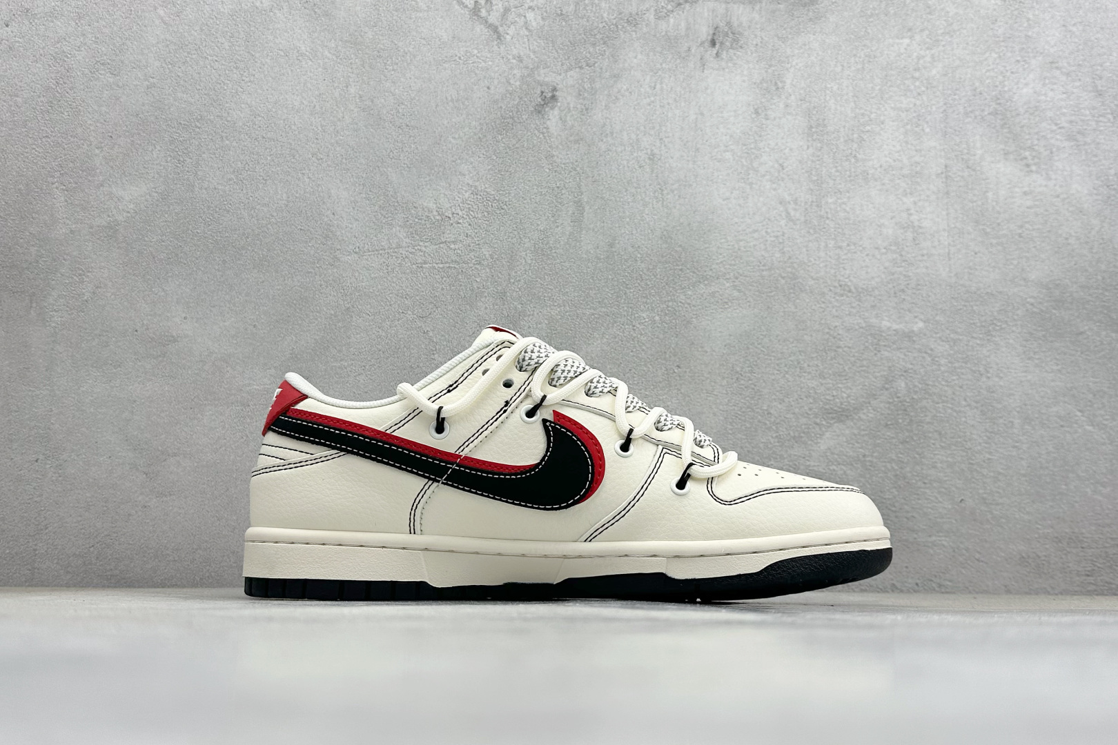 Nike SB Dunk Low ”马年限定款“ 高端定制 低帮休闲板鞋 CX5050-Y59 Nike SB Dunk Low ”马年限定款“ 高端定制 低帮休闲板鞋 CX5050-Y59