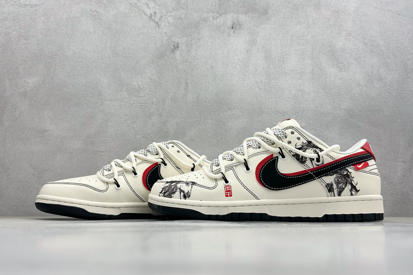 Nike SB Dunk Low ”马年限定款“ 高端定制 低帮休闲板鞋 CX5050-Y59 Nike SB Dunk Low ”马年限定款“ 高端定制 低帮休闲板鞋 CX5050-Y59
