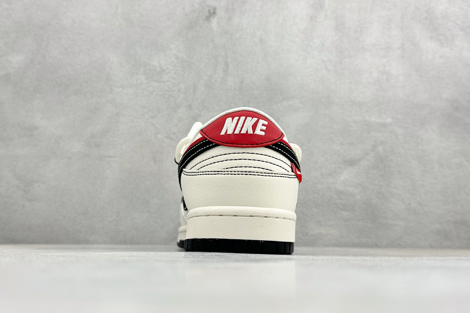 Nike SB Dunk Low ”马年限定款“ 高端定制 低帮休闲板鞋 CX5050-Y59 Nike SB Dunk Low ”马年限定款“ 高端定制 低帮休闲板鞋 CX5050-Y59