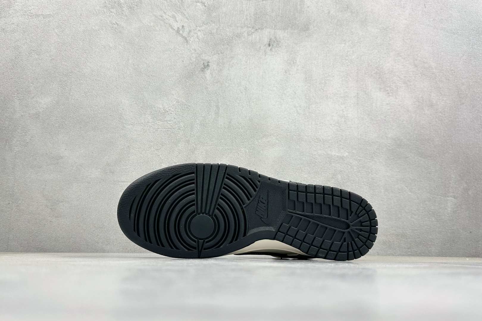 Nike SB Dunk Low ”马年限定款“ 高端定制 低帮休闲板鞋 CX5050-Y59 Nike SB Dunk Low ”马年限定款“ 高端定制 低帮休闲板鞋 CX5050-Y59