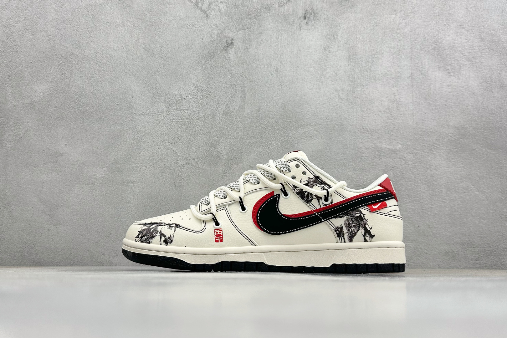 Nike SB Dunk Low ”马年限定款“ 高端定制 低帮休闲板鞋 CX5050-Y59 Nike SB Dunk Low ”马年限定款“ 高端定制 低帮休闲板鞋 CX5050-Y59