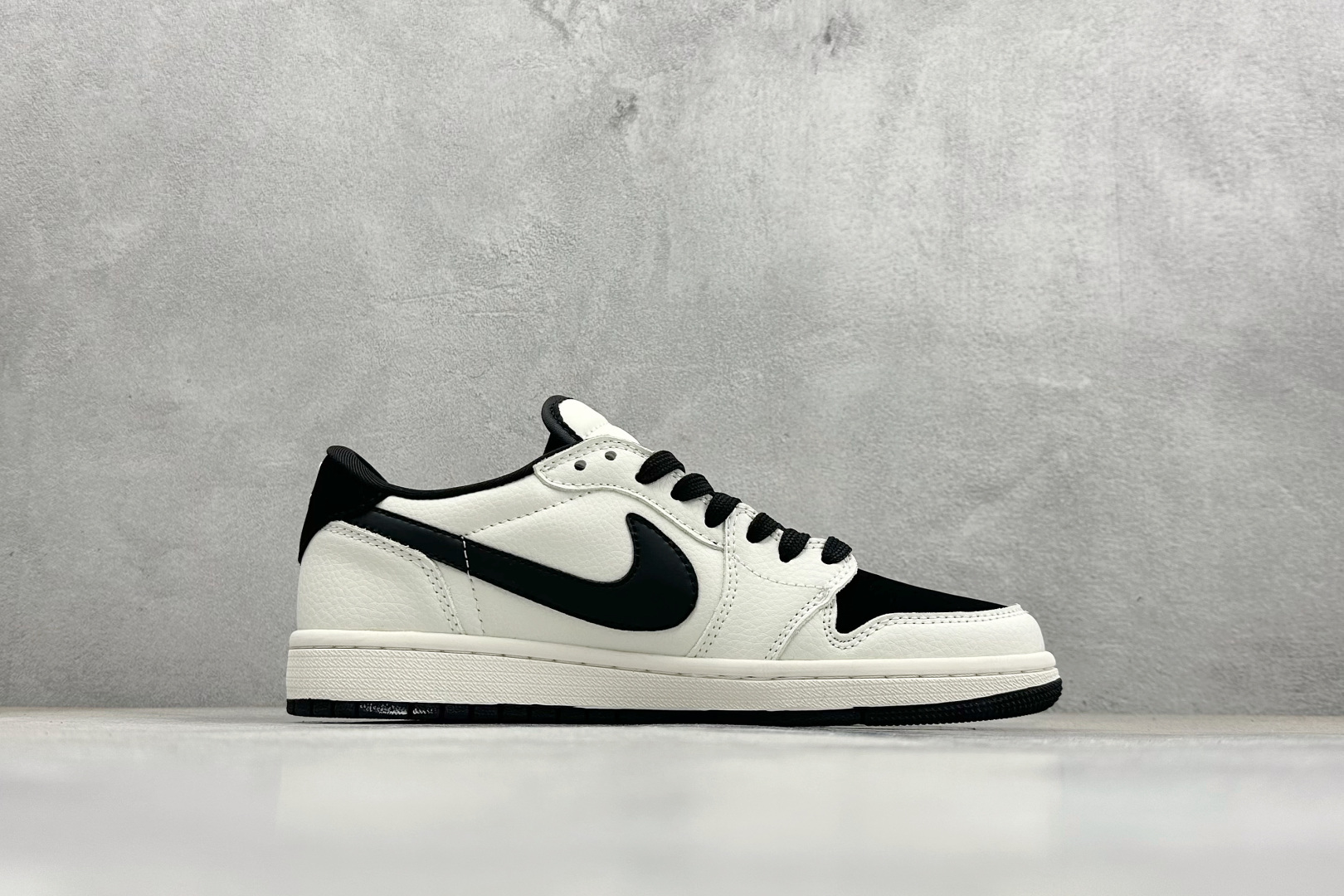 Air Jordan 1 Low AJ1 乔1国风联名 黑白熊猫 高端定制 低帮复古篮球鞋 JW1188-171 Air Jordan 1 Low AJ1 乔1国风联名 黑白熊猫 高端定制 低帮复古篮球鞋 JW1188-171