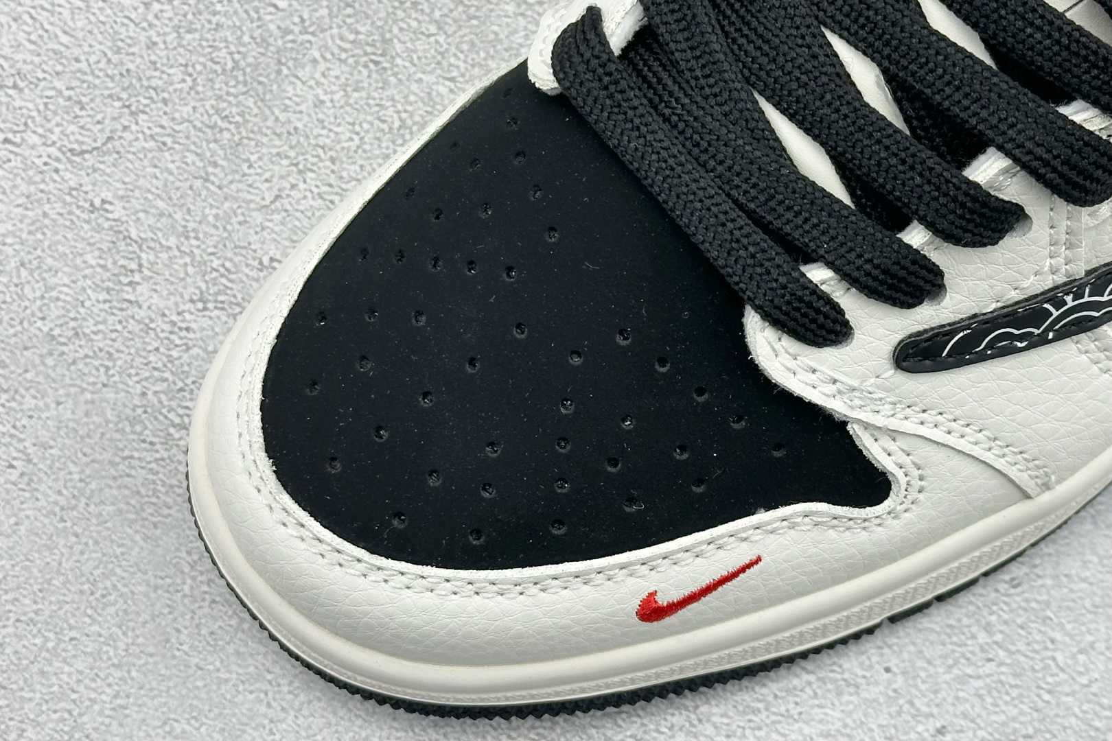 Air Jordan 1 Low AJ1 乔1国风联名 黑白熊猫 高端定制 低帮复古篮球鞋 JW1188-171 Air Jordan 1 Low AJ1 乔1国风联名 黑白熊猫 高端定制 低帮复古篮球鞋 JW1188-171