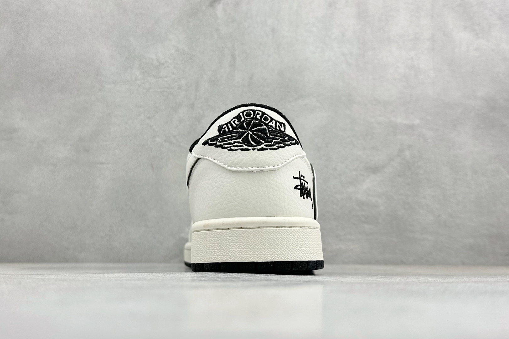 Air Jordan 1 Low AJ1 乔1 马年限定 倒钩高端定制 低帮复古篮球鞋 Cs5288-703 Air Jordan 1 Low AJ1 乔1 马年限定 倒钩高端定制 低帮复古篮球鞋 Cs5288-703