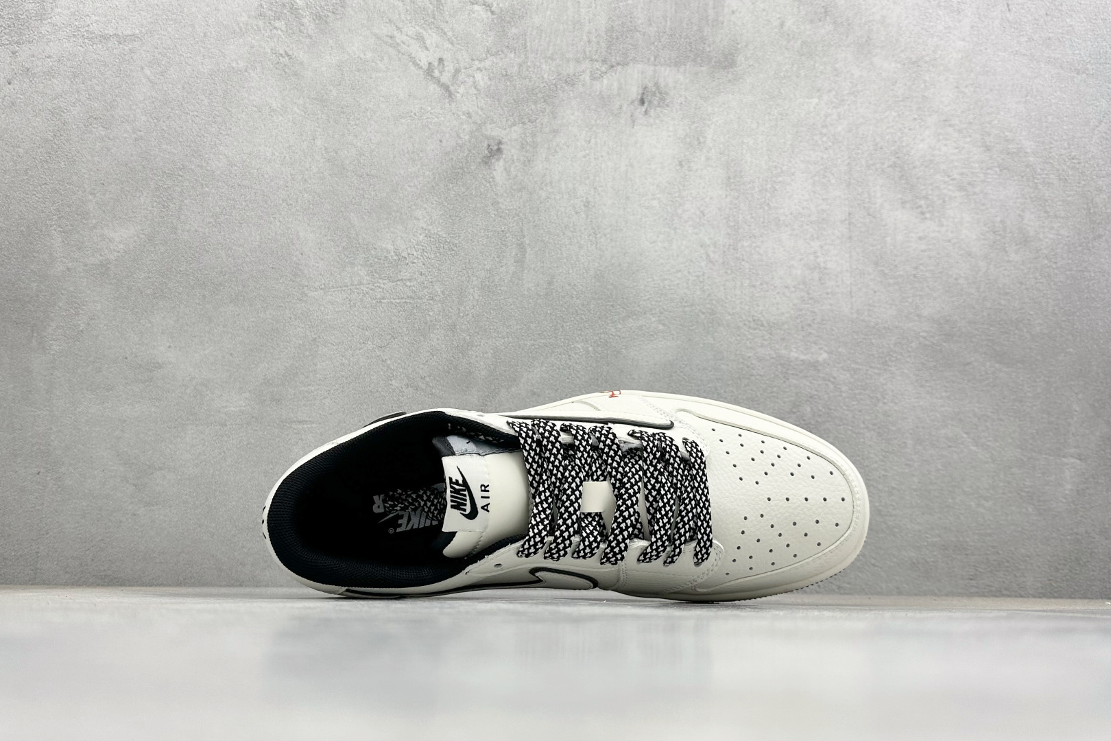 Air Jordan 1 Low AJ1 乔1 马年限定 倒钩高端定制 低帮复古篮球鞋 Cs5288-703 Air Jordan 1 Low AJ1 乔1 马年限定 倒钩高端定制 低帮复古篮球鞋 Cs5288-703