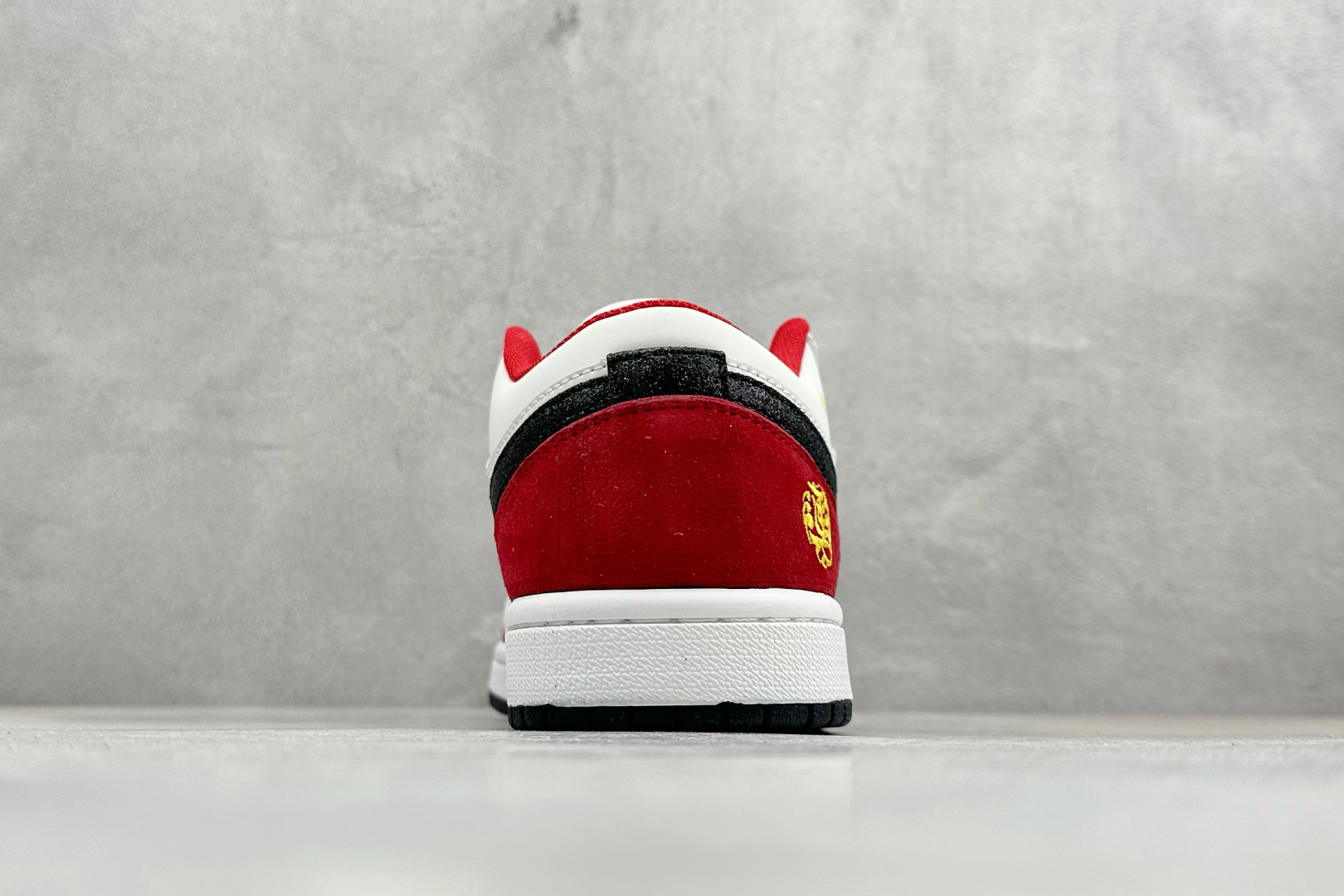 Air Jordan 1 Low AJ1 乔1 马年限定 高端定制 低帮复古篮球鞋 DF61-9002 Air Jordan 1 Low AJ1 乔1 马年限定 高端定制 低帮复古篮球鞋 DF61-9002