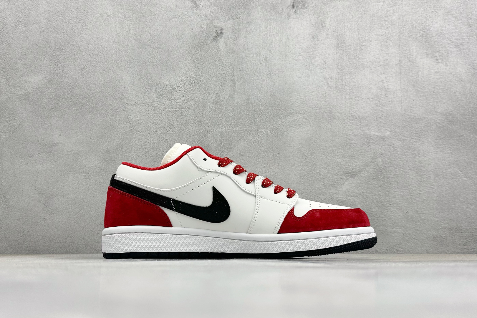 Air Jordan 1 Low AJ1 乔1 马年限定 高端定制 低帮复古篮球鞋 DF61-9002 Air Jordan 1 Low AJ1 乔1 马年限定 高端定制 低帮复古篮球鞋 DF61-9002